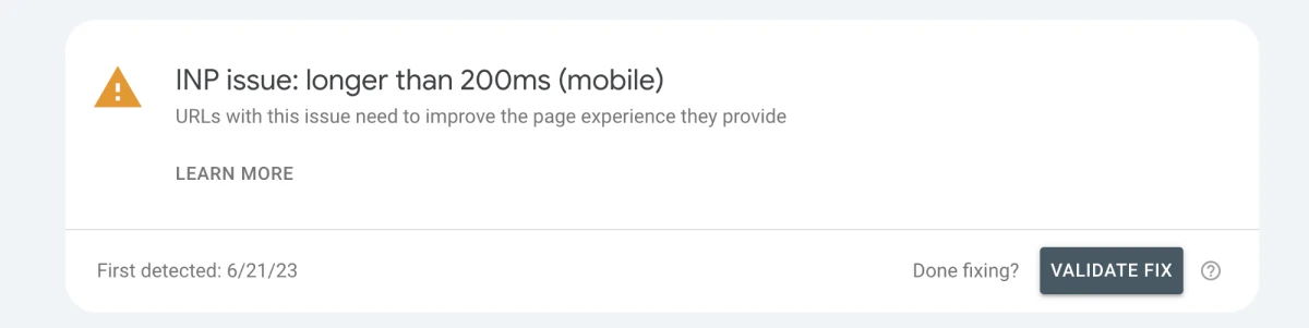 Предупреждающий бокс "Проблема INP: более 200 мс (мобильные) с подзаголовком "URL, имеющие эту проблему, должны улучшить предоставляемый ими пользовательский опыт." 